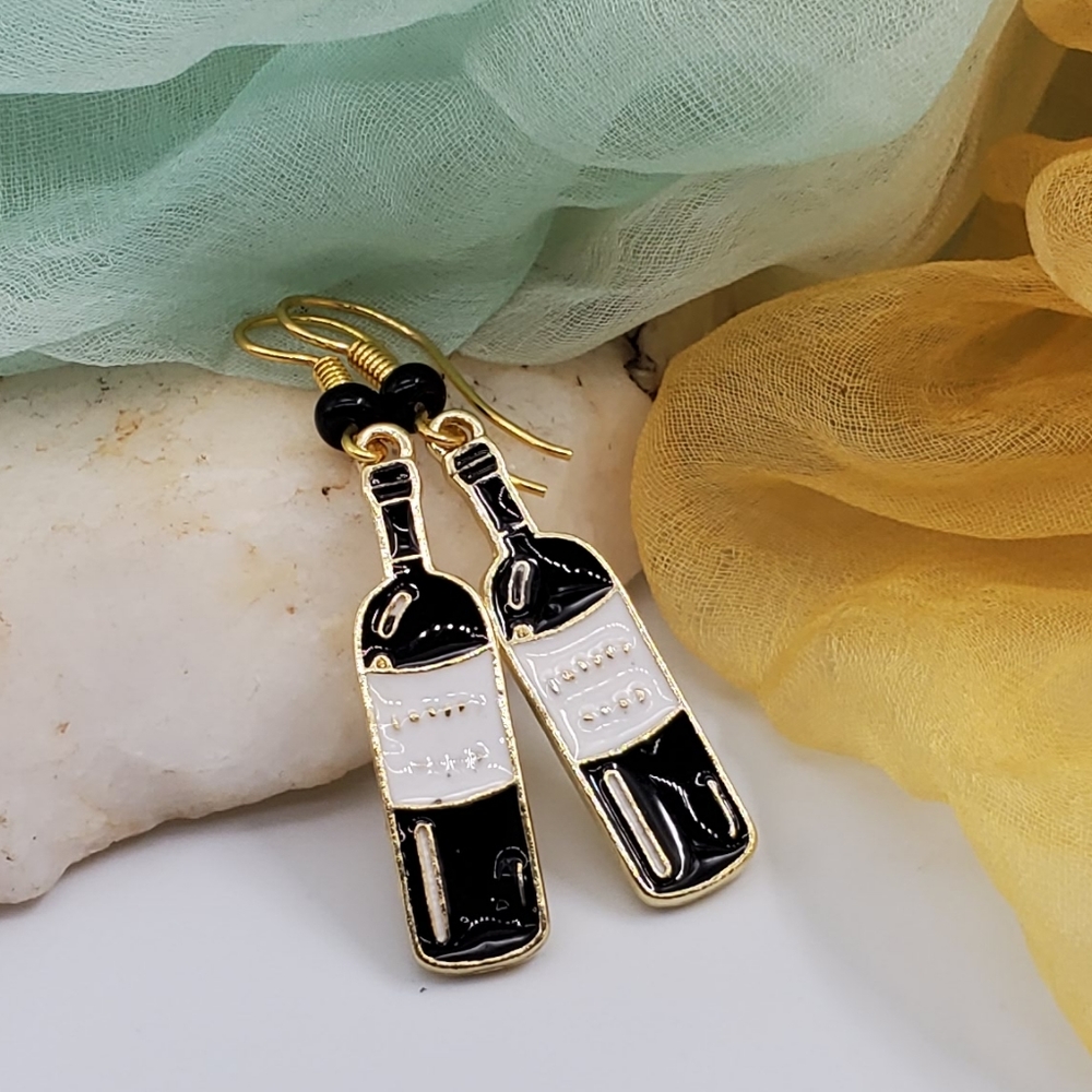 ❤️ Fine Wine Bottles Gold Black Gift For Wine lovers Lightweight Earrings